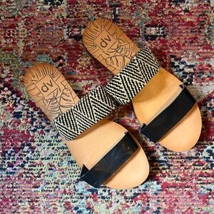 DV by Dolce Vita Women's Black and Beige Sandals